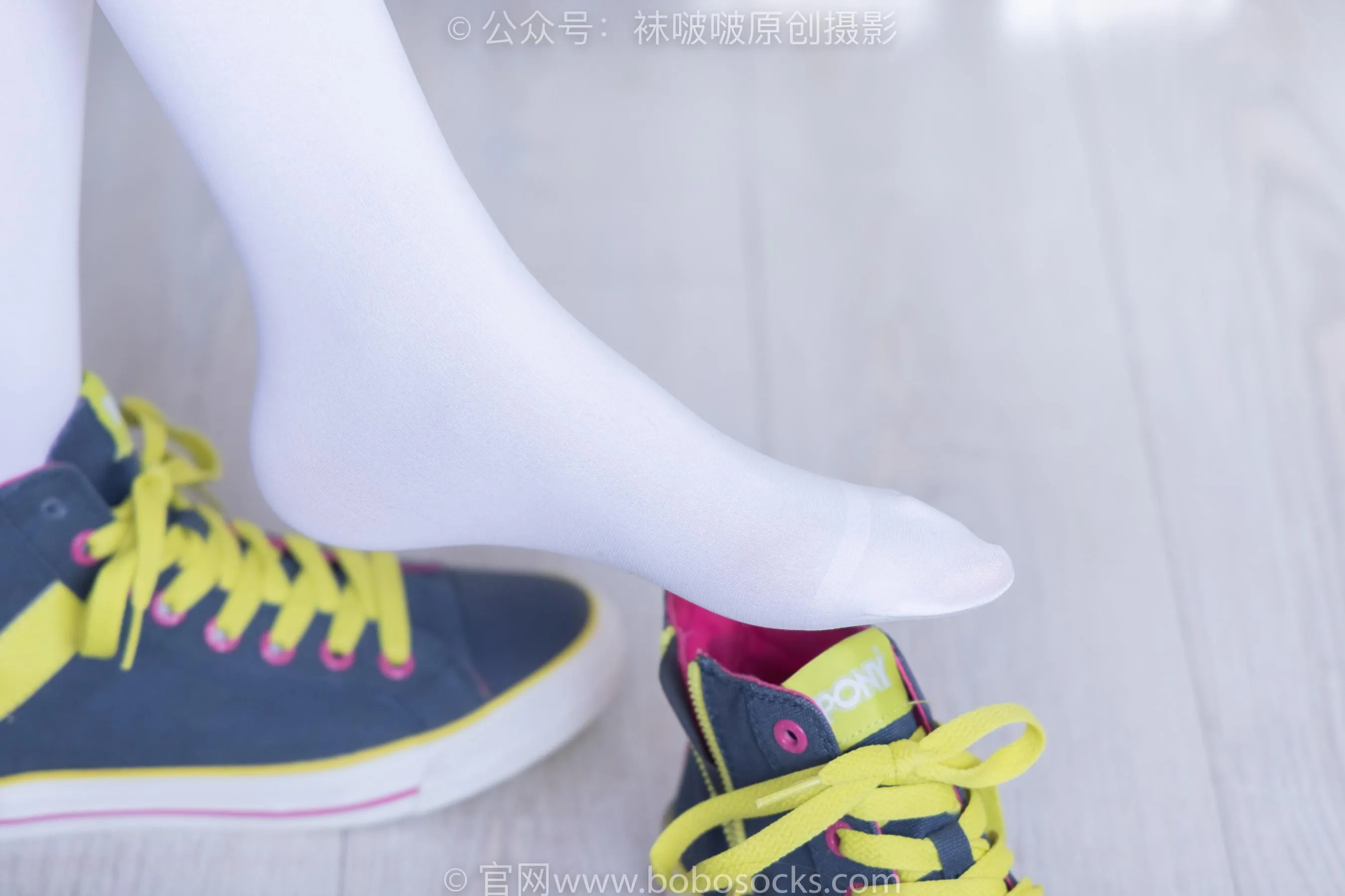 [BoBoSocks袜啵啵]NO.215 小甜豆-三双帆布鞋板鞋、厚白丝、黑丝 [90P]插图9